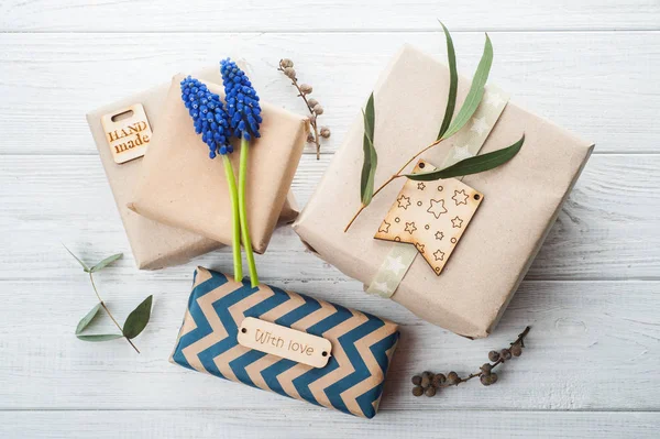 Geschenkboxen mit Tag Liebe — Stockfoto