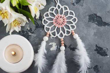 Beyaz rüya yakalayıcı portre