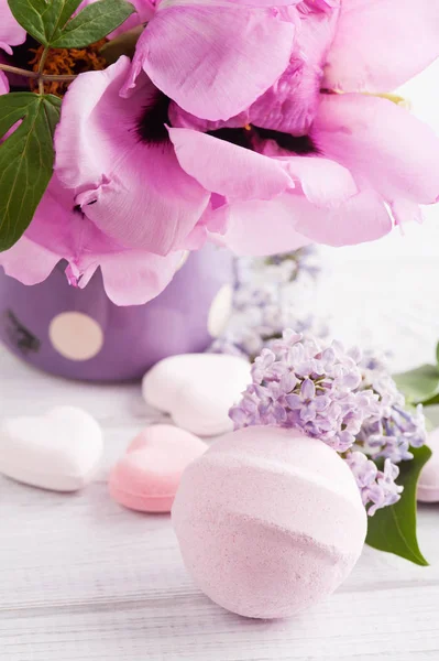 Bath bombs on old wooden background — Stock Photo, Image