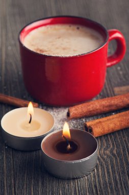 Tarçın ile kahve fincan seramik kırmızı 