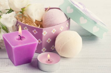 Bir tencerede, pastel hediye kutusu eustoma Çiçek Aranjman