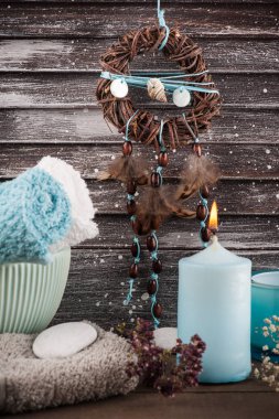 Rüya yakalayıcı, yanan mum ile iç dekor