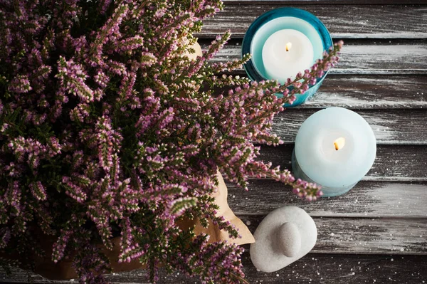 Heideblumen, blaue Kerzen — Stockfoto
