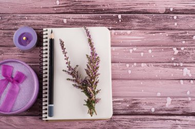 Defter, heather çiçek, mum