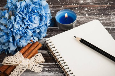 Mavi ortanca buket, not defteri