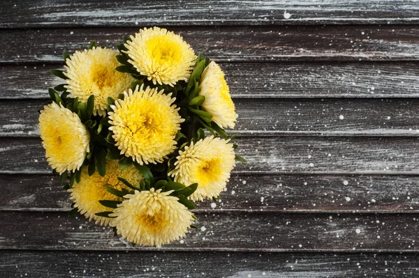 Yellow daisies on wooden background — Stock Photo, Image
