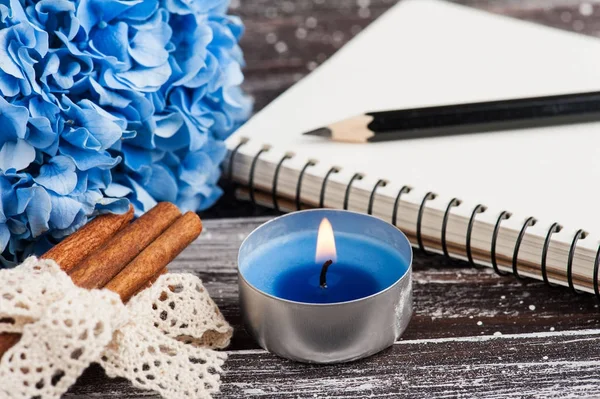 Blauwe hortensia boeket, Opmerking boek — Stockfoto