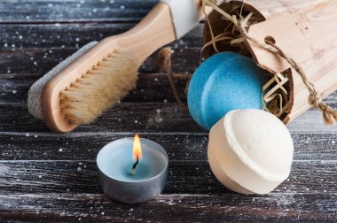 Banyo aksesuarları rustik ahşap tablo