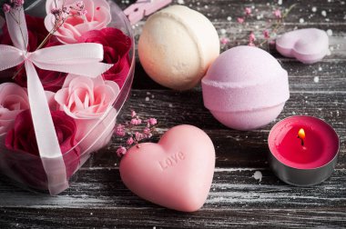 Banyo aksesuarları rustik ahşap tablo