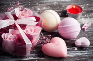 Banyo aksesuarları rustik ahşap tablo