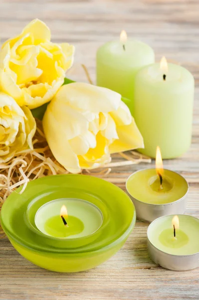 SPA-композиция с желтыми тюльпанами — стоковое фото