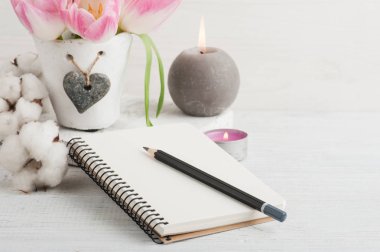 Pembe Lale çiçek, boş defter