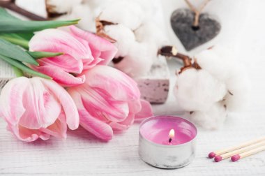 Lale ve pamuk çiçek