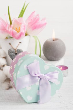 Pembe Lale çiçek, hediye kutusu