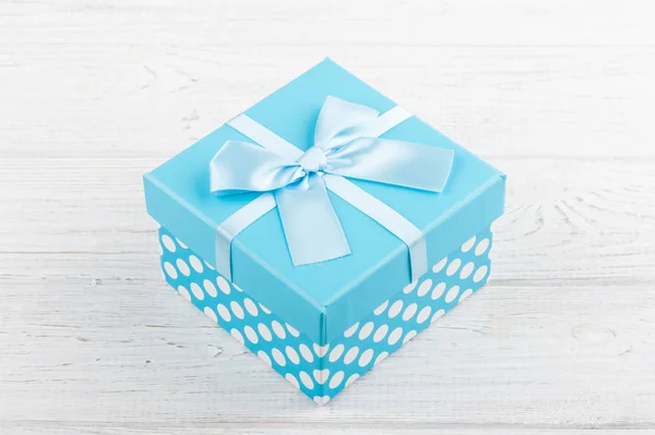 Blauwe geschenkdoos met strik — Stockfoto