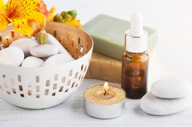 Uçucu yağ ile Spa kompozisyon