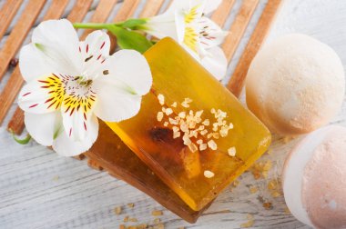 Sabun, bombalar ile Spa kompozisyon