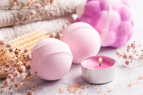 Bombas de banho de aroma rosa — Fotografia de Stock