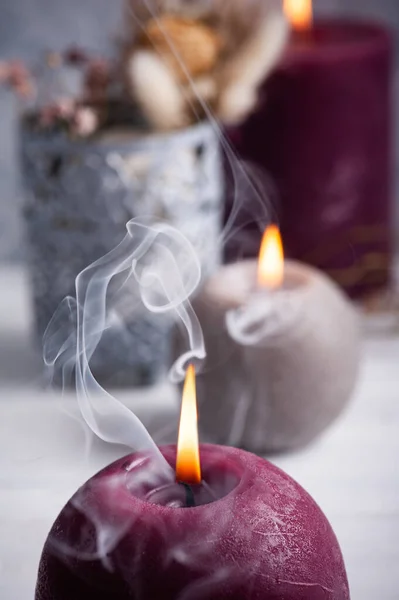 Candela aromatica al marsala rosso fumante — Foto Stock