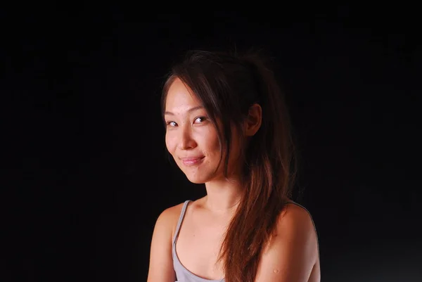 Ázsiai szexuális nő az érzelmek az arcán fejezi ki — Stock Fotó
