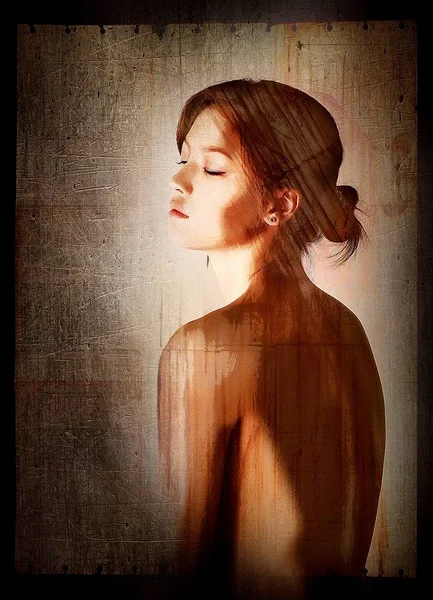 Stylized portrait of a woman with a beautiful back — Stock Photo, Image