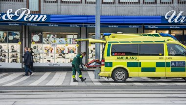 Stockholm, İsveç 'te ambulans yolda.