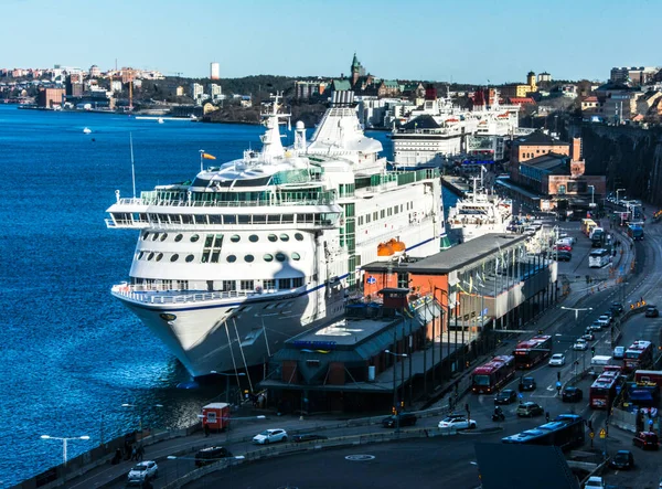 İsveç, Stockholm rıhtımında seyir gemisi.