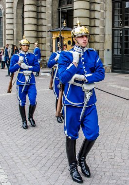 İsveç 'in merkezindeki Royal Castle' da kraliyet muhafızları.