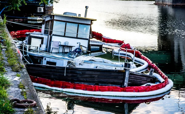 Barco Afundado Canal Estocolmo Suécia — Fotografia de Stock