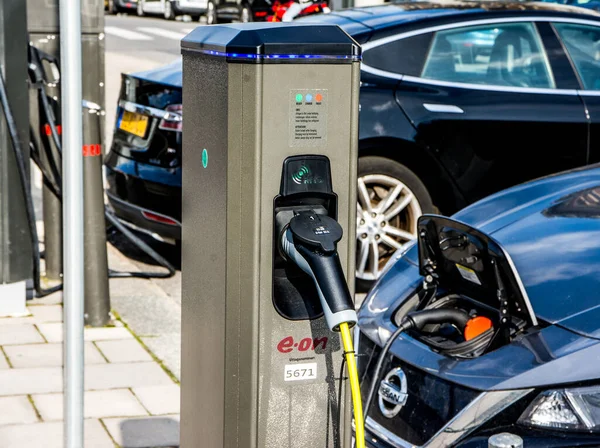 瑞典斯德哥尔摩电动汽车充电电池 — 图库照片