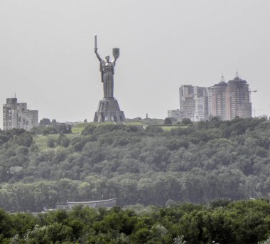 Ukrayna savaş müzesi Kiev, Ukrayna 'da. Nazilerle savaş hakkında tarihi olan kapalı ve açık hava müzesi. Sovyet savaş araçları ve uçaklarıyla tamamlanmış. Bölgenin dört bir yanında büyük anıtlar var..