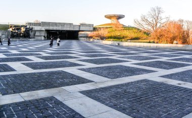 Ukrayna savaş müzesi Kiev, Ukrayna 'da. Nazilerle savaş hakkında tarihi olan kapalı ve açık hava müzesi. Sovyet savaş araçları ve uçaklarıyla tamamlanmış. Bölgenin dört bir yanında büyük anıtlar var..