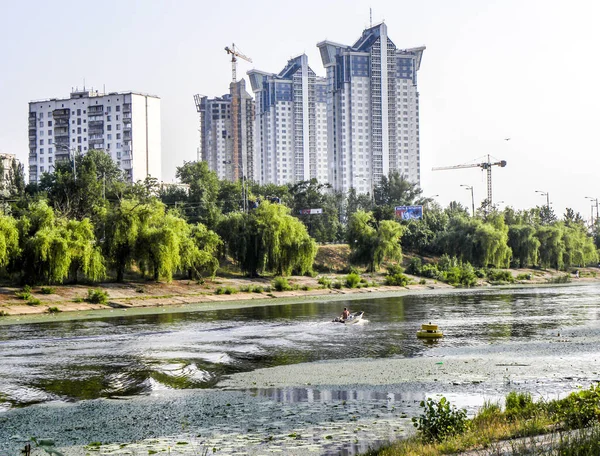 Waterfontein Kanaal Verbonden Met Rivier Dnepr Kiev Oekraïne — Stockfoto