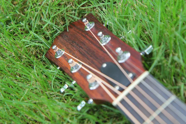 Kop van akoestische gitaar — Stockfoto