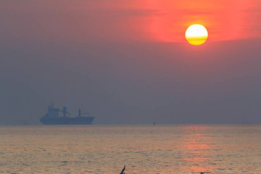 Denizde gün batımı