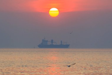 Denizde gün batımı