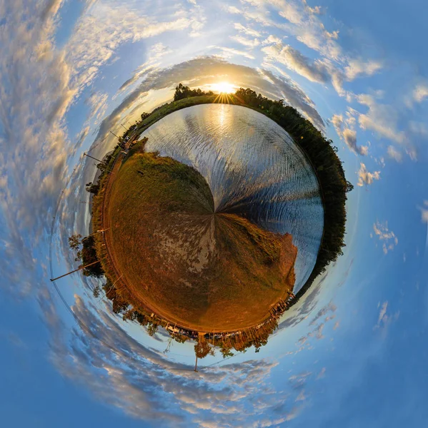 Panorama kruh západ slunce u jezera — Stock fotografie