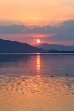 Dağda gün batımı 