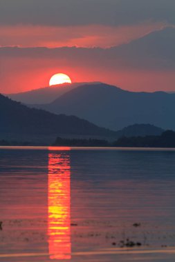 Dağda gün batımı 