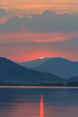 Dağda gün batımı 