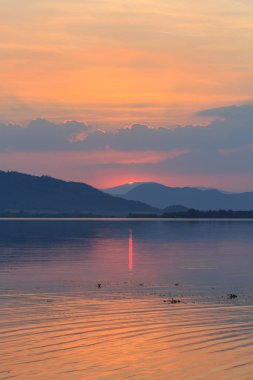 Dağda gün batımı 