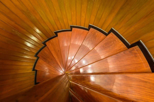 Ładne schody drewniane — Zdjęcie stockowe