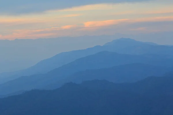 Zonsondergang op de berg — Stockfoto