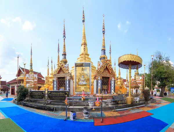 Zlatá pagoda na Wat Phra Borommathat — Stock fotografie