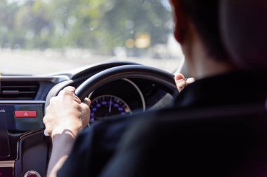 güneş ışığı ile araba