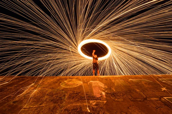 Вихревые огни из стальной шерсти — стоковое фото