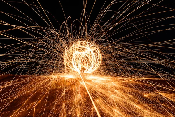 Вихревые огни из стальной шерсти — стоковое фото