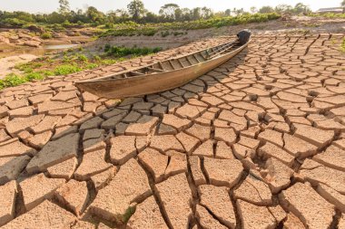 Yaz sezonu kurak toprak