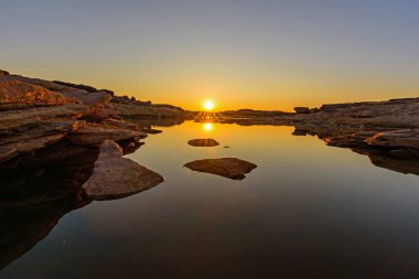 Sam Phan Bok gölde gün batımında