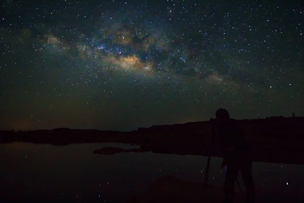 Unidentified traveler take the photo of milky way at stone mountain — Stock Photo, Image